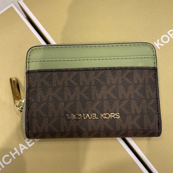 Michael Kors Jet Set Travel Medium Zip Around Card Case - Picture 16 of 16